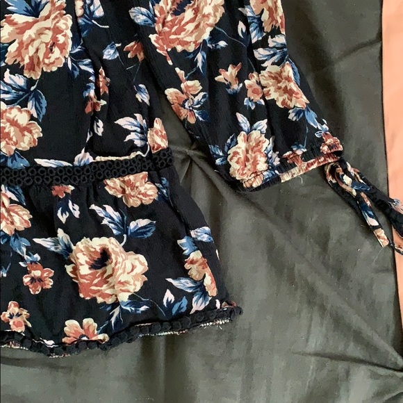 Strapless floral American Eagle blouse - Picture 3 of 3